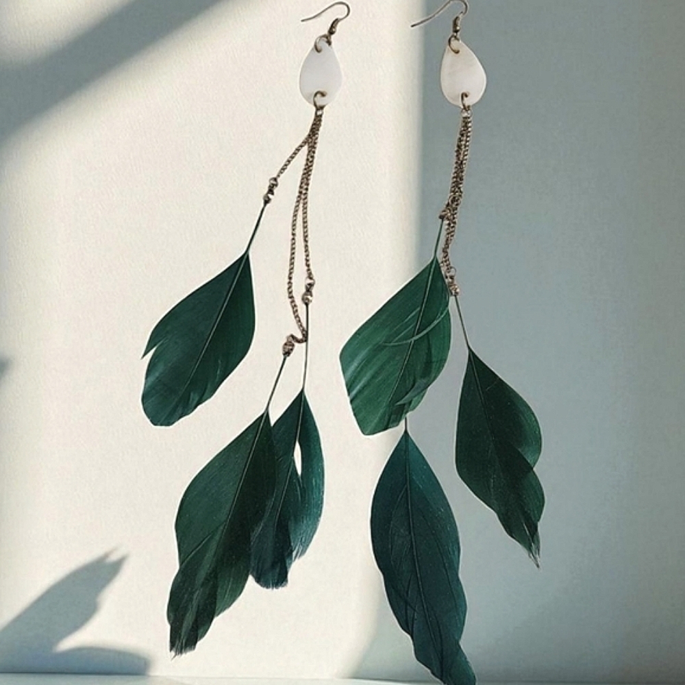 🔥Elegant Emerald Feathers Drop Earrings